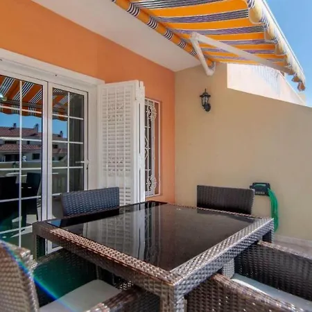 1 Bedroom Cristianos Vistas Apartment Los Cristianos (Tenerife)